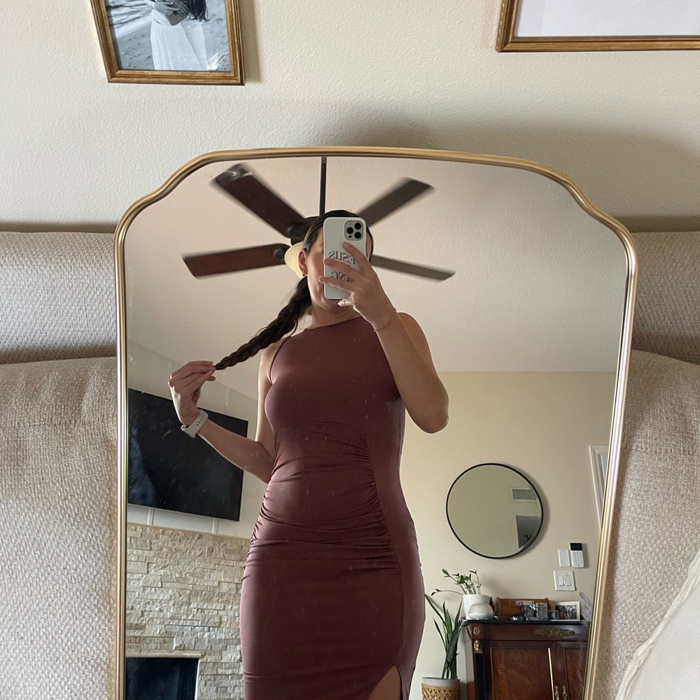 Elegant Mauve Sleeveless Dress